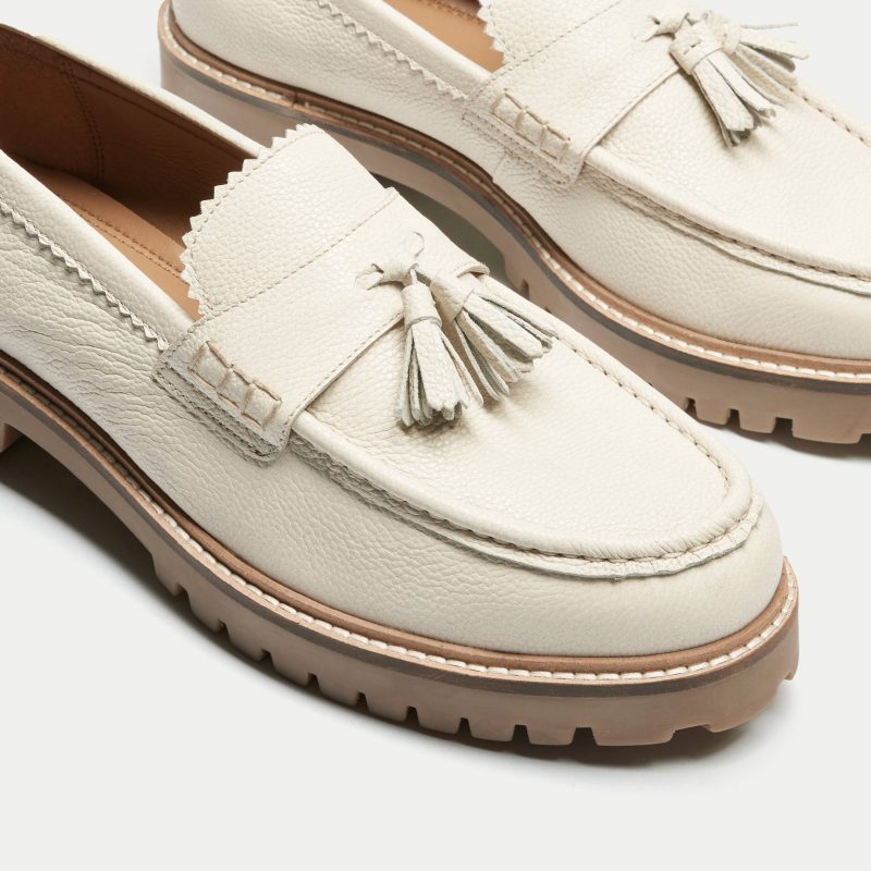 Sean Tassel Loafer Off White Leather DETAIL 1