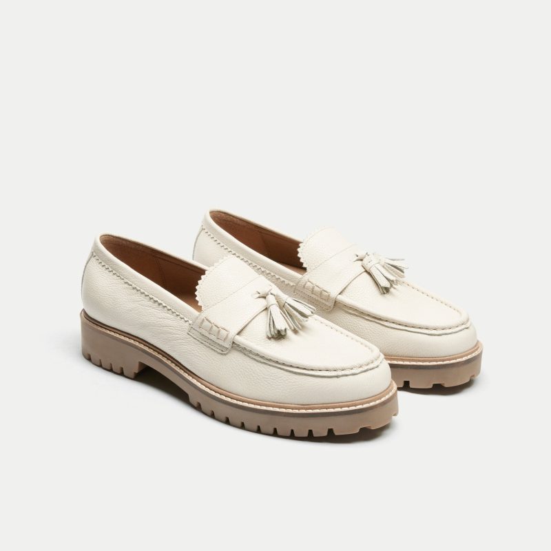 Sean Tassel Loafer Off White Leather THREE QUARTER